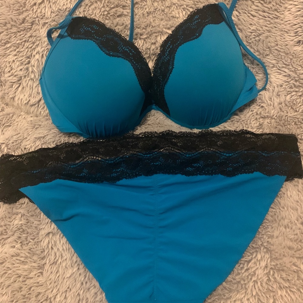𝓉𝓌𝑜 𝓅𝒾𝑒𝒸𝑒 𝒷𝒾𝓀𝒾𝓃𝒾 - Picture 2 of 2